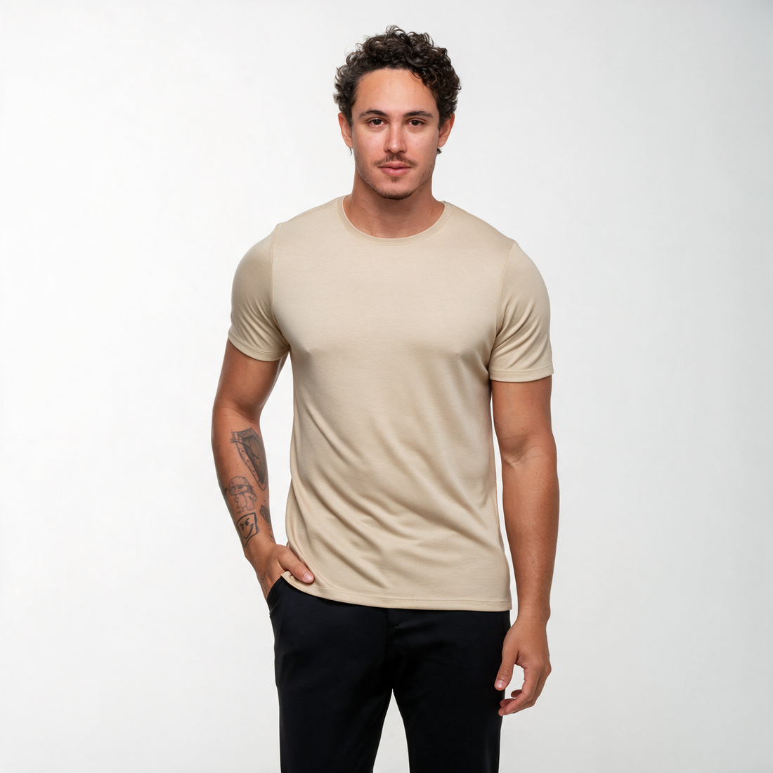 Camiseta Trevis Veritas Básica bege (off) em modal e liocel - detalhe