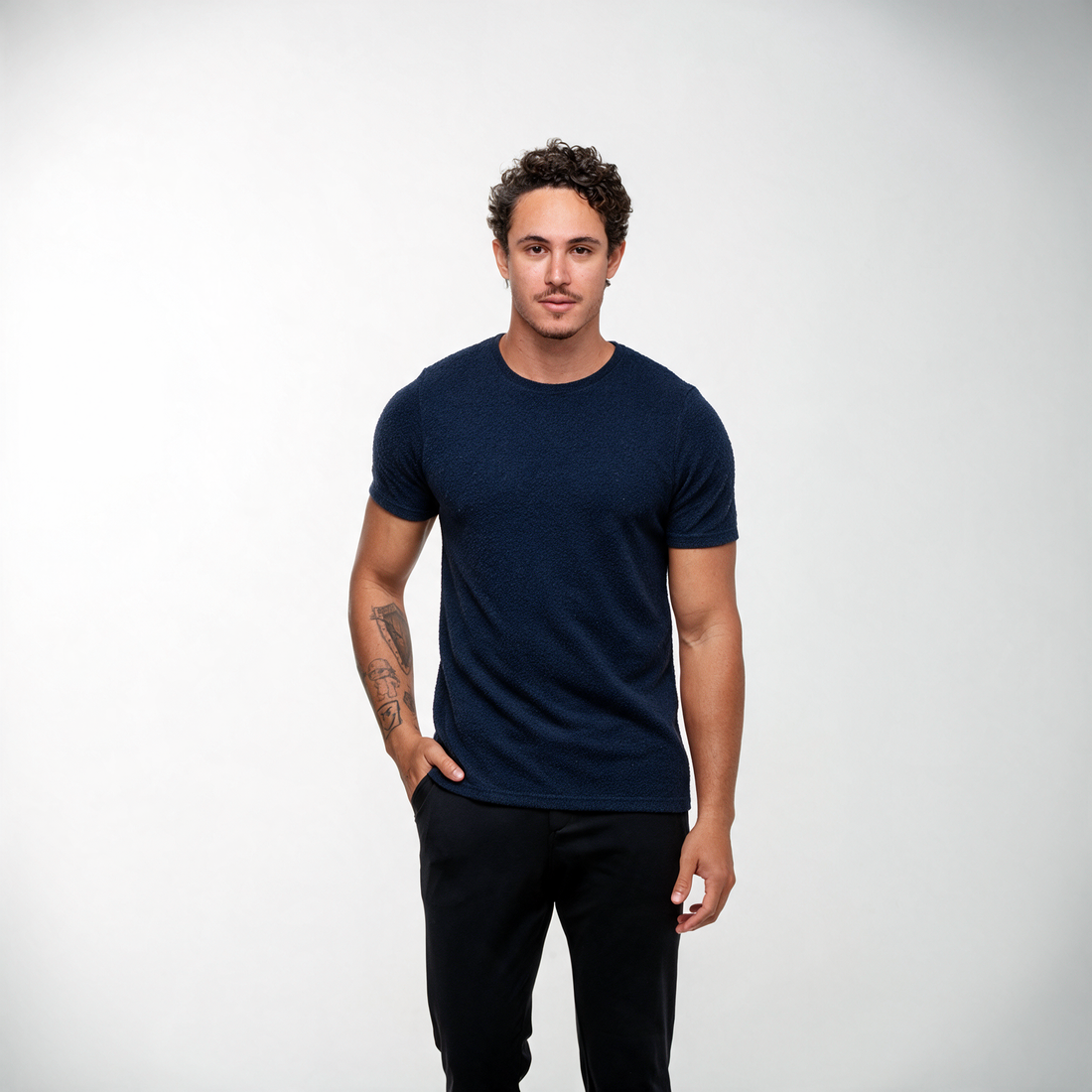 Camiseta Trevis Veritas Básica azul marinho em modal e liocel - detalhe