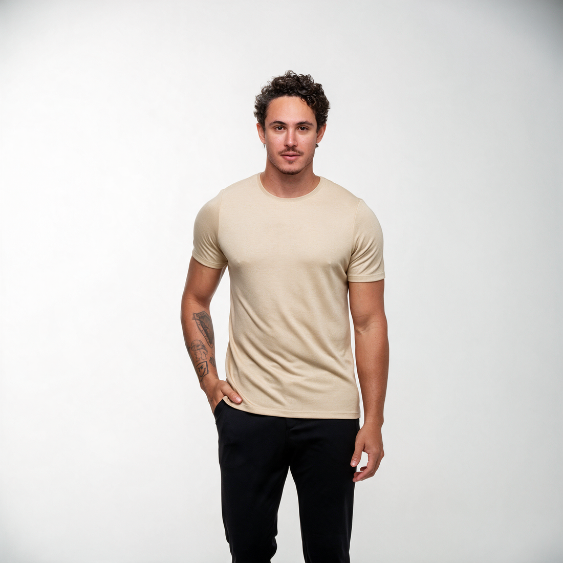 Camiseta Trevis Veritas Básica bege (off) em modal e liocel - detalhe