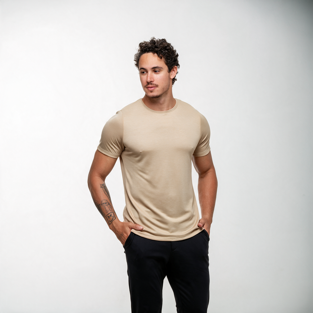 Camiseta Trevis Veritas Básica bege (off) em modal e liocel