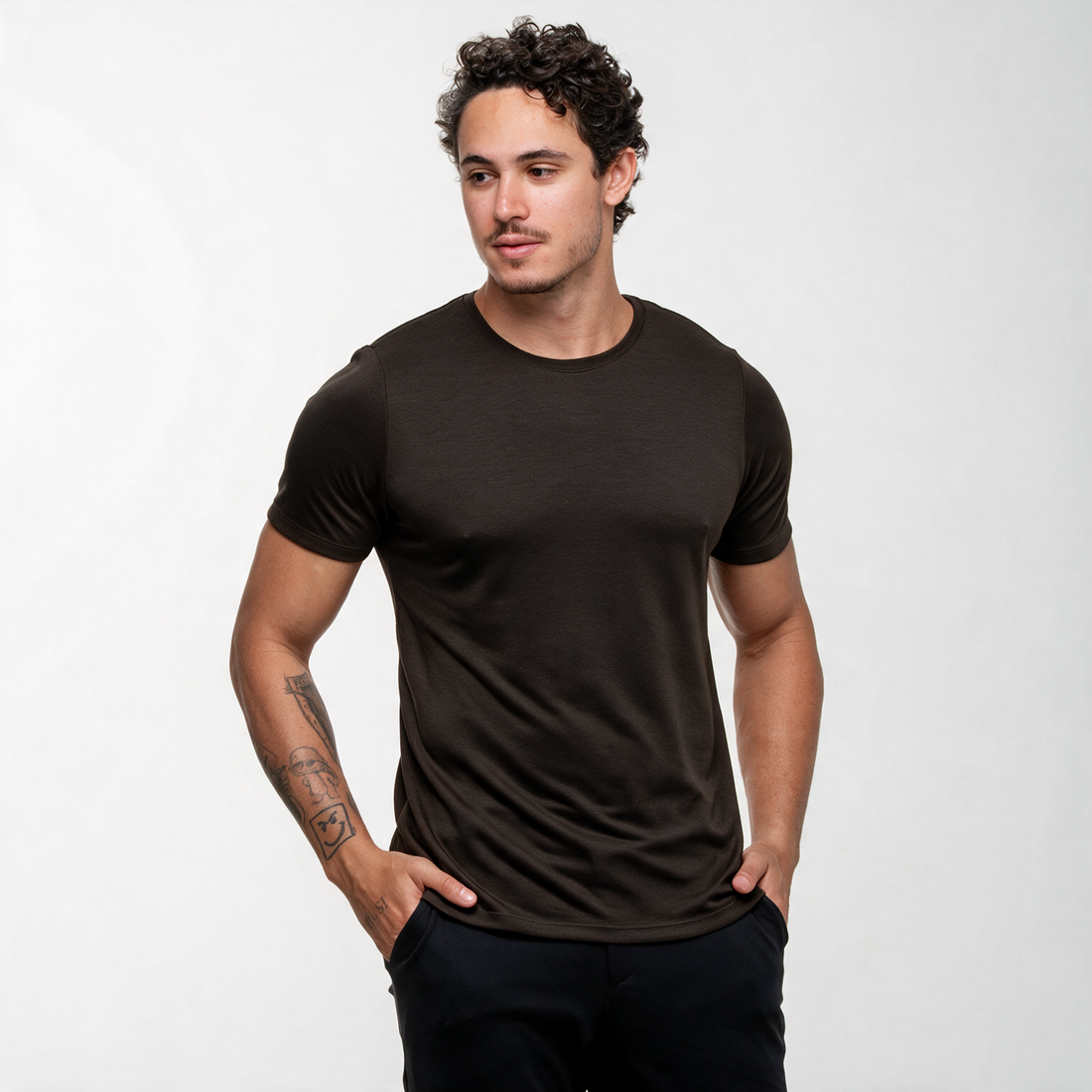 Camiseta Trevis Veritas Básica marrom chocolate em modal e liocel