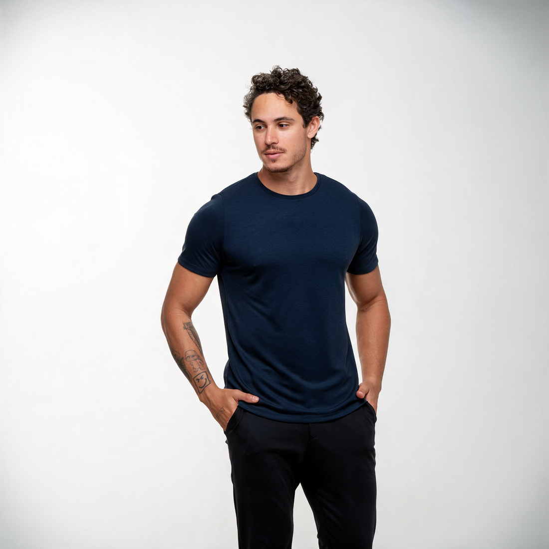 Camiseta Trevis Veritas Básica azul marinho em modal e liocel